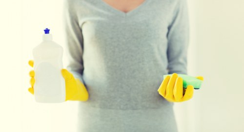 Local floor cleaning preparation in a Harringay flat